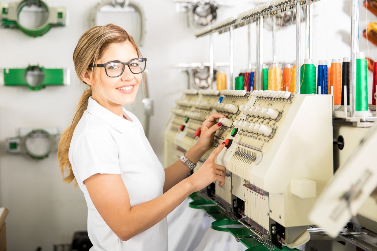 Setting up threads in an embroidery machine